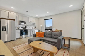 CozySuites Mass w parking lounge & roof deck #26